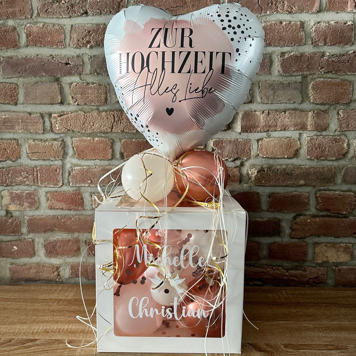 Ballonbox zur Hochzeit in rosa mit Aufschrift Zur Hochzeit alles Liebe.