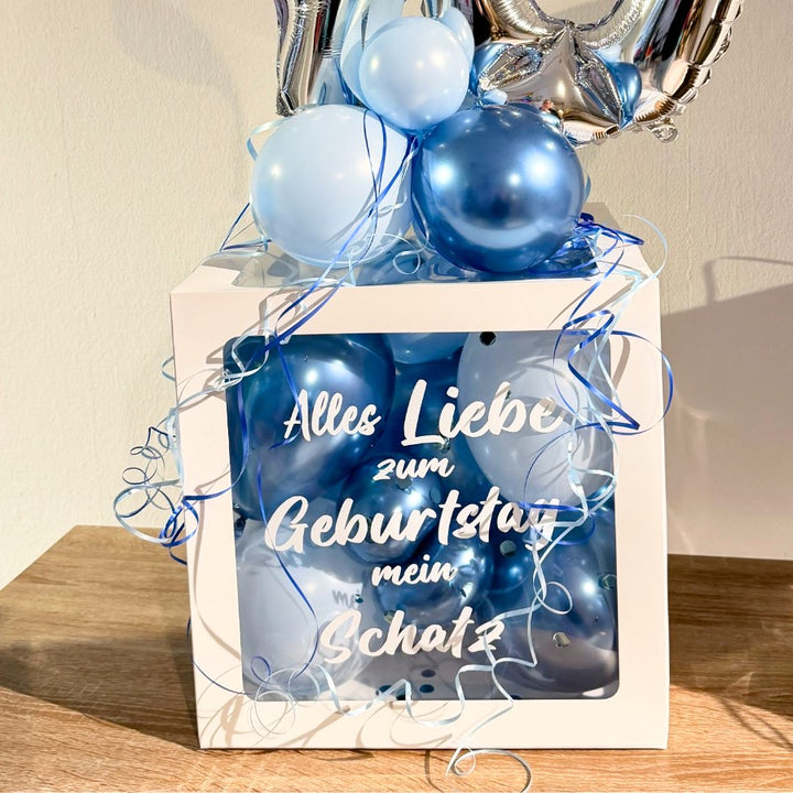 Ballonbox Geburtstag mit silbernen Zahlenballons und blauer Dekoration personalisiert
