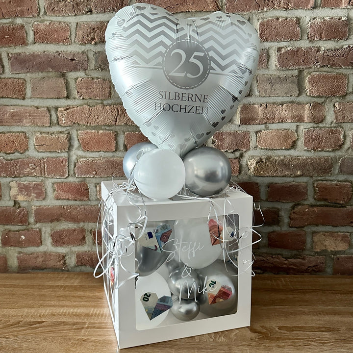Personalisierte Ballonbox zur Silberhochzeit mit Highlightballon und Wunschtext als Geldgeschenk oder Geschenkidee