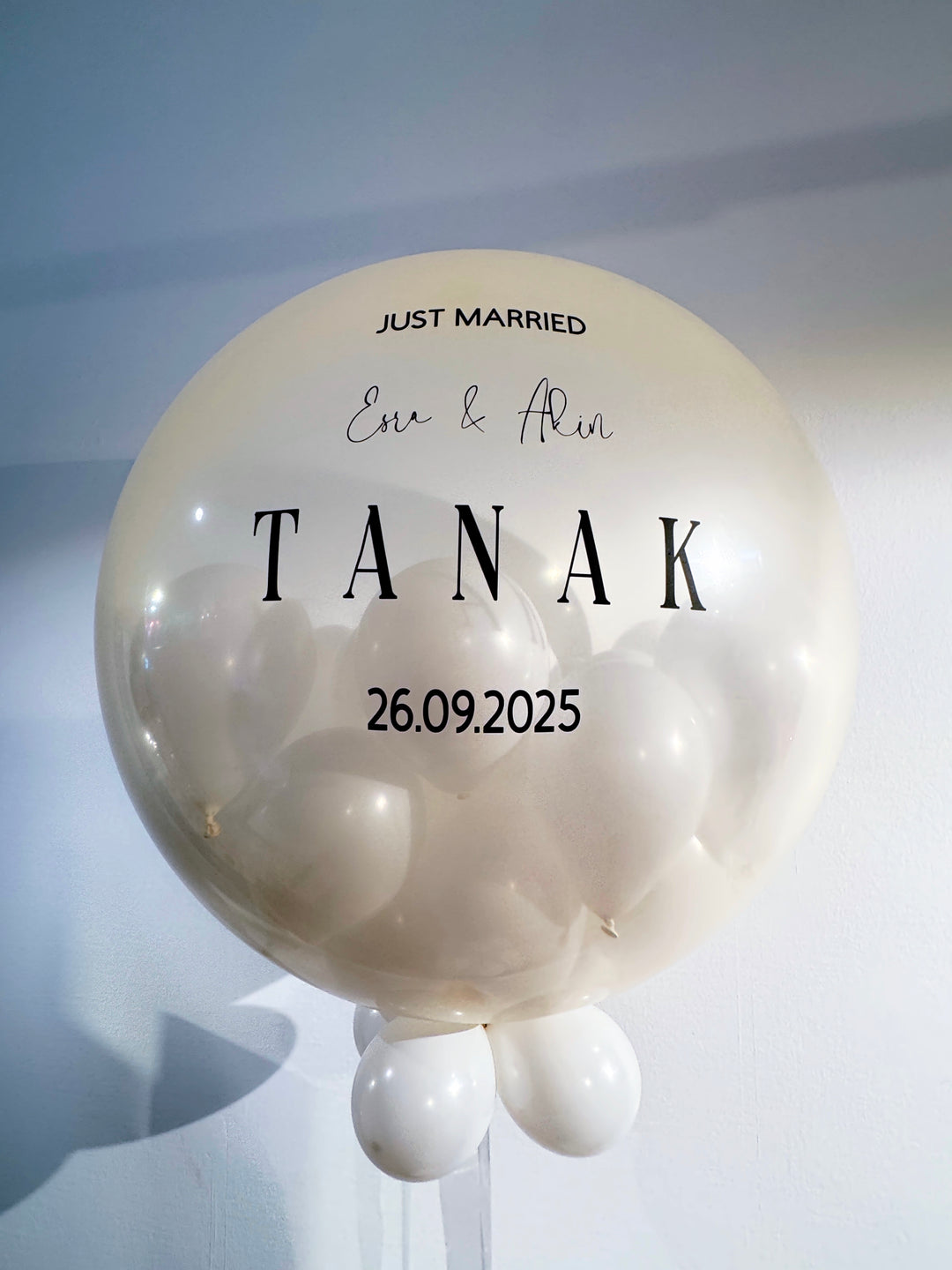 Pop Up Ballon zur Hochzeit – Platzballon mit Helium & kleinen Luftballons | personalisiert