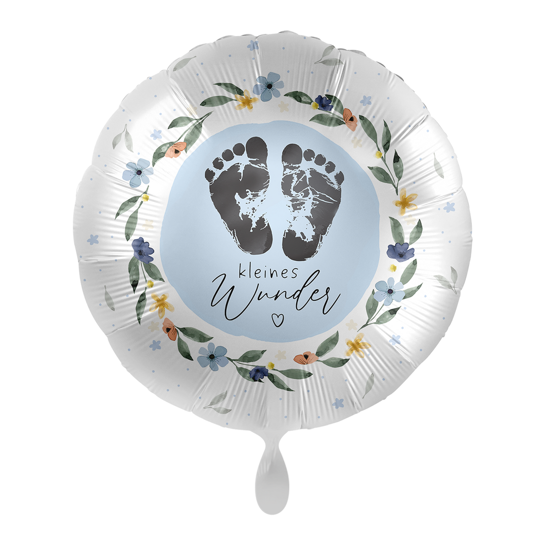 Runder Folienballon „kleines Wunder“ mit Babyfüßen auf hellblauem Kreis und Blumenkranz, 43 cm, zur Geburt