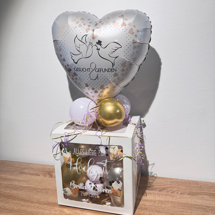 Geschenk zur Hochzeit für das Brautpaar als personalisierte Ballonbox mit Geldgeschenk und Herzballon